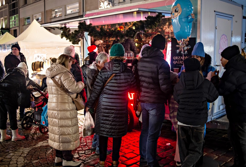 Choinka już świeci zdjęcie nr 340087