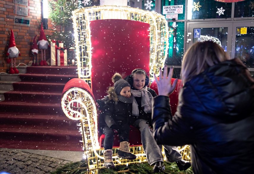 Choinka już świeci zdjęcie nr 340073