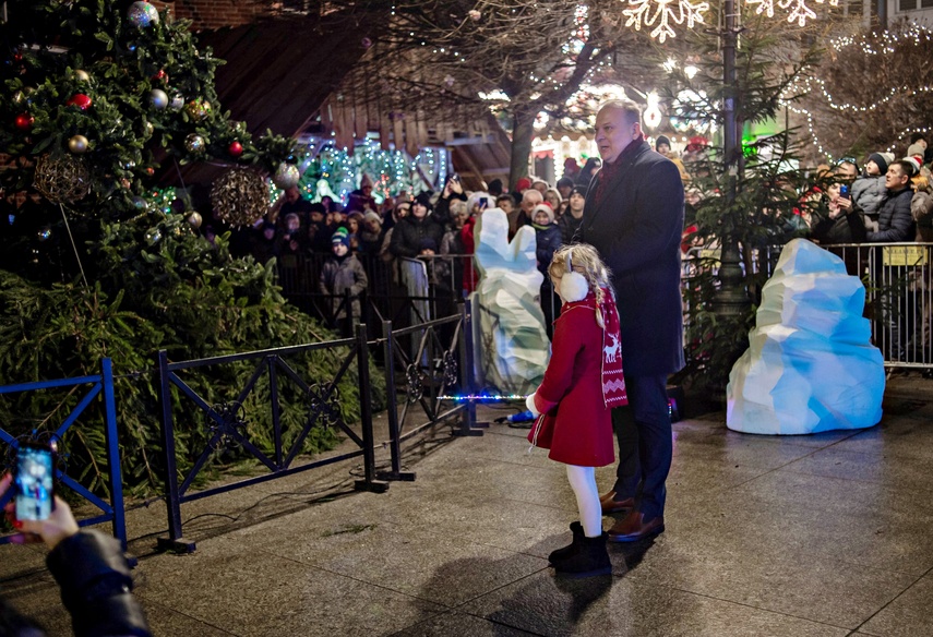 Choinka już świeci zdjęcie nr 340066