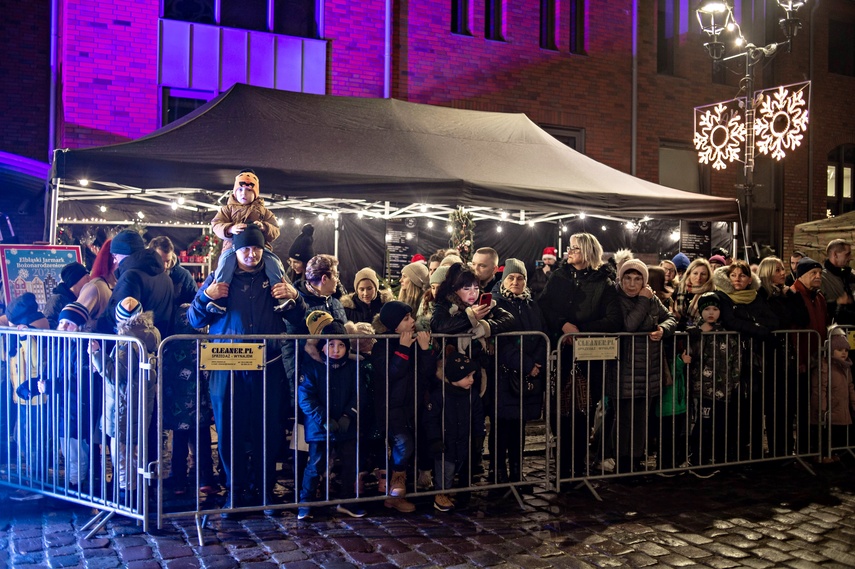 Choinka już świeci zdjęcie nr 340055