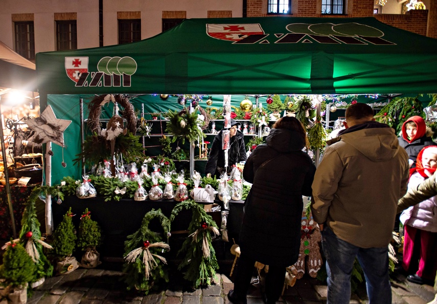 Choinka już świeci zdjęcie nr 340081