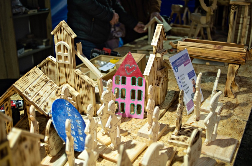 Trwa Jarmark Bożonarodzeniowy zdjęcie nr 340140