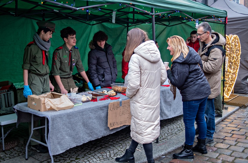 Trwa Jarmark Bożonarodzeniowy zdjęcie nr 340142