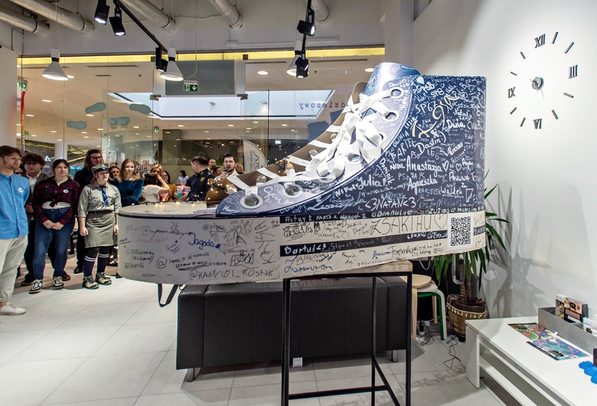 Niebieskie Trampki. Bez hejtu, bez używek i agresji zdjęcie nr 340304