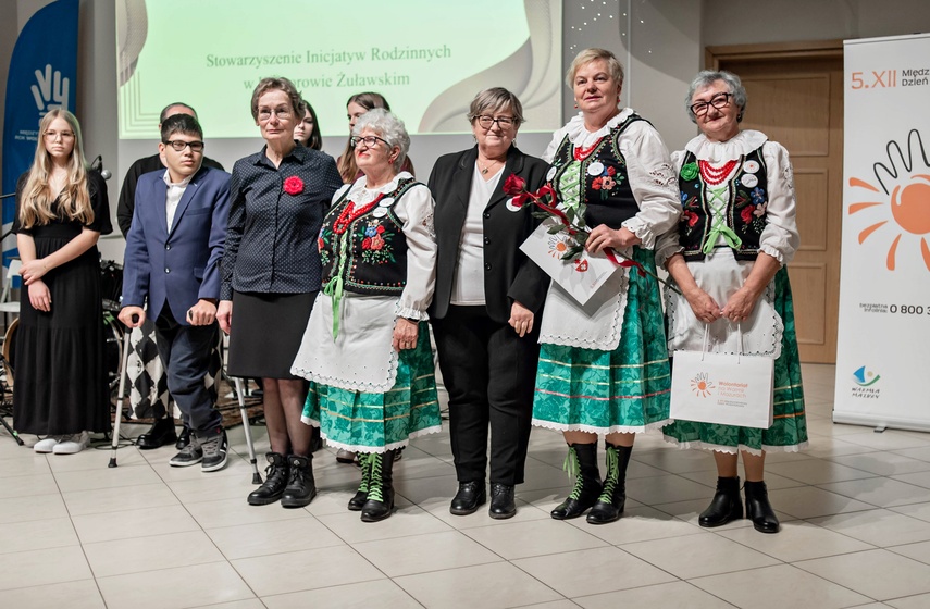 Nagrodzono najaktywniejszych wolontariuszy zdjęcie nr 340366