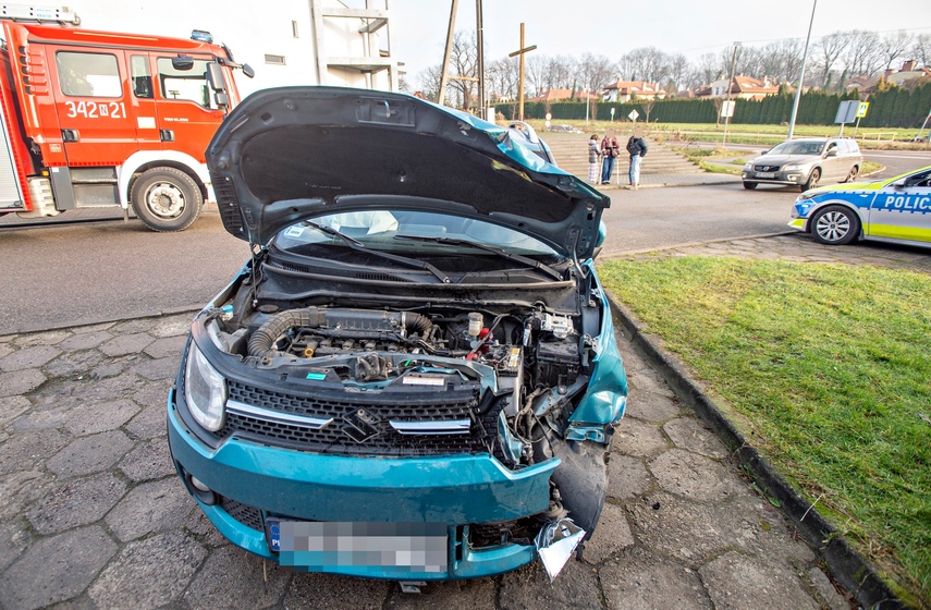 Wymusiła pierwszeństwo i wylądowała w rowie zdjęcie nr 340809