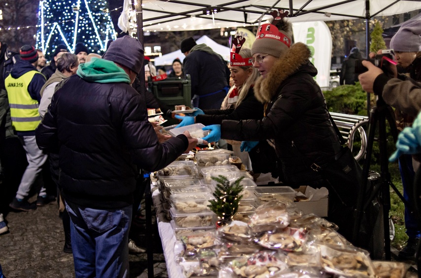 Nigdy nie jesteś sam, czyli wigilia na placu Dworcowym zdjęcie nr 340848
