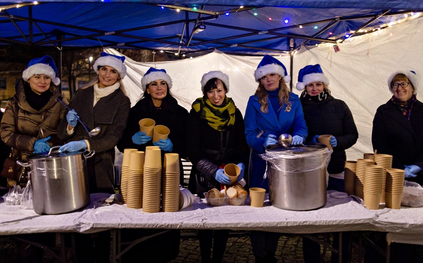 Nigdy nie jesteś sam, czyli wigilia na placu Dworcowym zdjęcie nr 340836