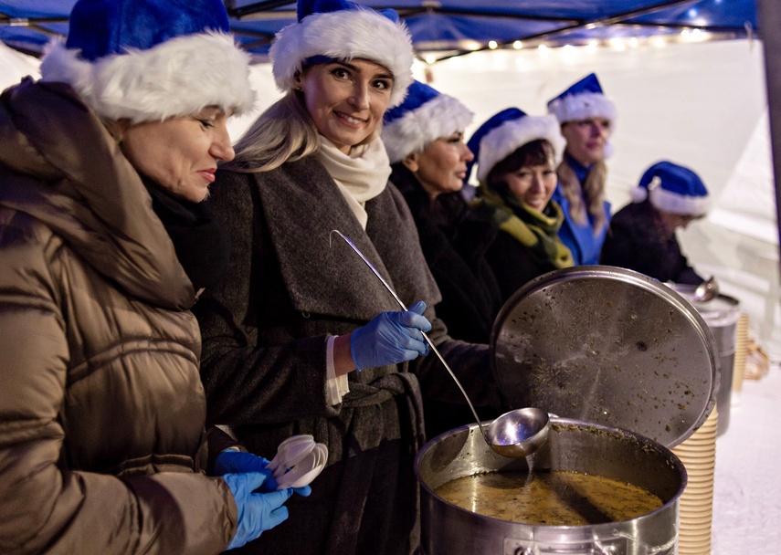 Nigdy nie jesteś sam, czyli wigilia na placu Dworcowym zdjęcie nr 340840