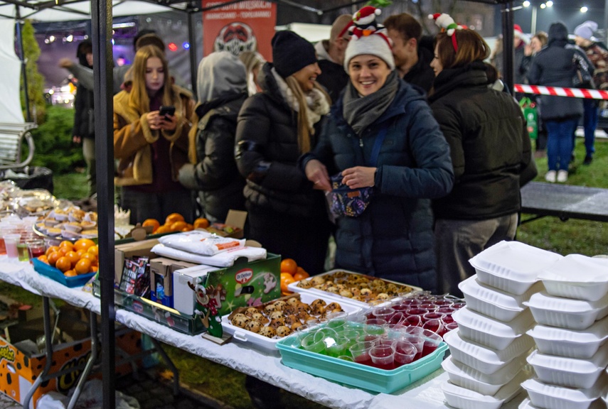 Nigdy nie jesteś sam, czyli wigilia na placu Dworcowym zdjęcie nr 340825