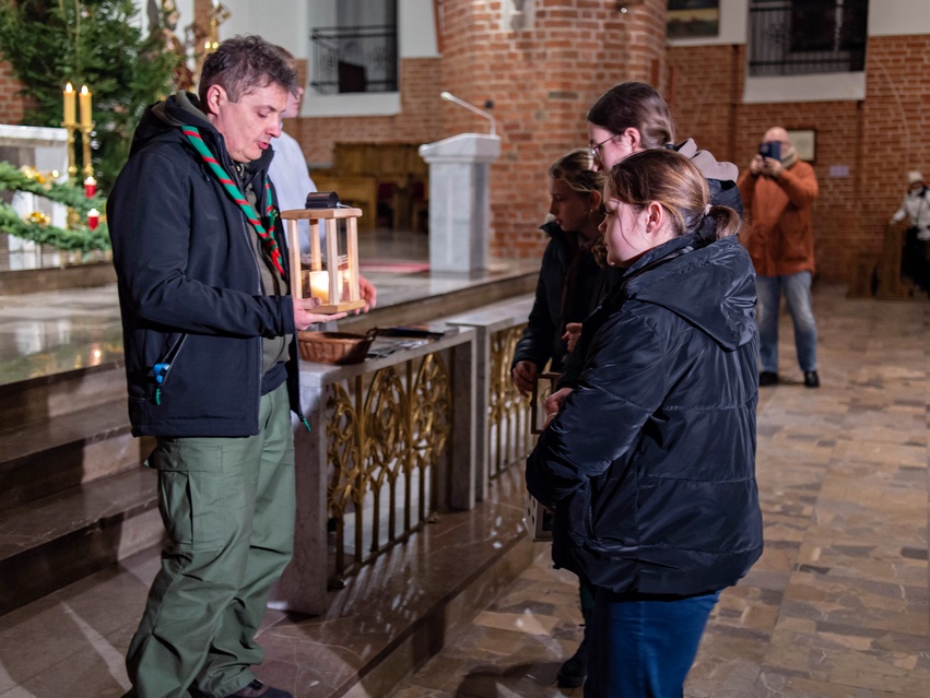 Harcerski ogień z Betlejem zdjęcie nr 340874