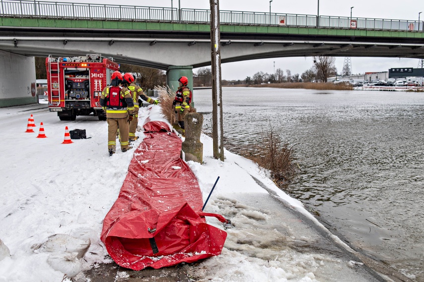Stan alarmowy na rzece Elbląg zdjęcie nr 340992