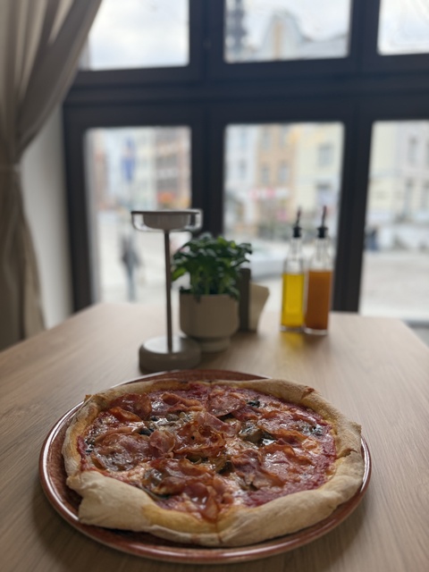 Pizzeria Mała Roma. Rzym nieopodal Bramy Targowej zdjęcie nr 341265
