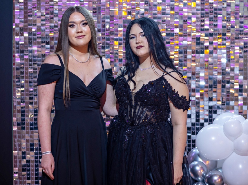 Zaczynamy studniówki! Tak bawili się uczniowie Zespołu Szkół Gosporadczych zdjęcie nr 341343