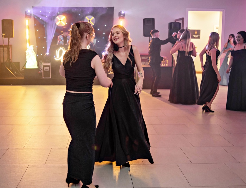 Zaczynamy studniówki! Tak bawili się uczniowie Zespołu Szkół Gosporadczych zdjęcie nr 341424