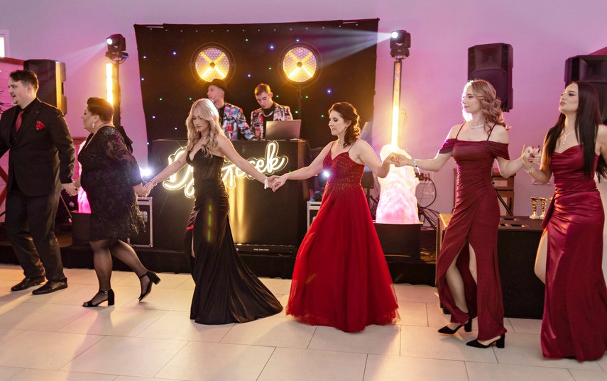 Zaczynamy studniówki! Tak bawili się uczniowie Zespołu Szkół Gosporadczych zdjęcie nr 341399