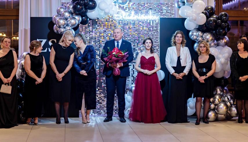 Zaczynamy studniówki! Tak bawili się uczniowie Zespołu Szkół Gosporadczych zdjęcie nr 341306