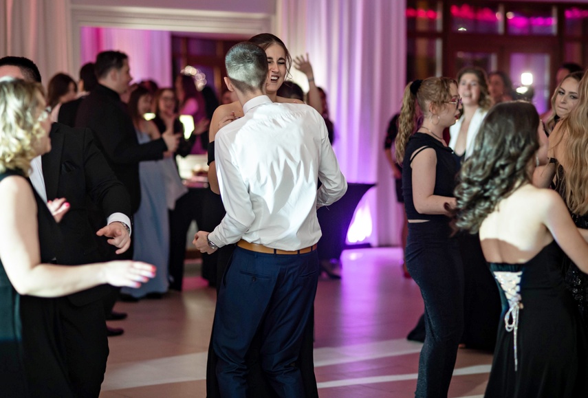 Zaczynamy studniówki! Tak bawili się uczniowie Zespołu Szkół Gosporadczych zdjęcie nr 341415