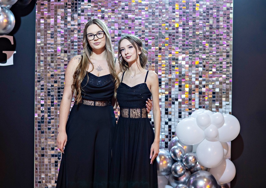 Zaczynamy studniówki! Tak bawili się uczniowie Zespołu Szkół Gosporadczych zdjęcie nr 341351