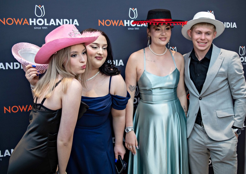 Zaczynamy studniówki! Tak bawili się uczniowie Zespołu Szkół Gosporadczych zdjęcie nr 341435