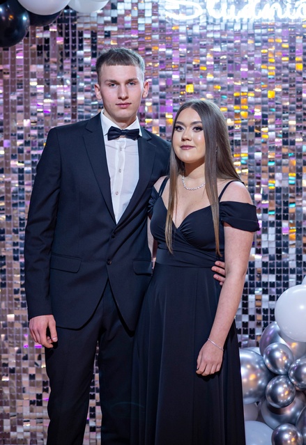 Zaczynamy studniówki! Tak bawili się uczniowie Zespołu Szkół Gosporadczych zdjęcie nr 341344