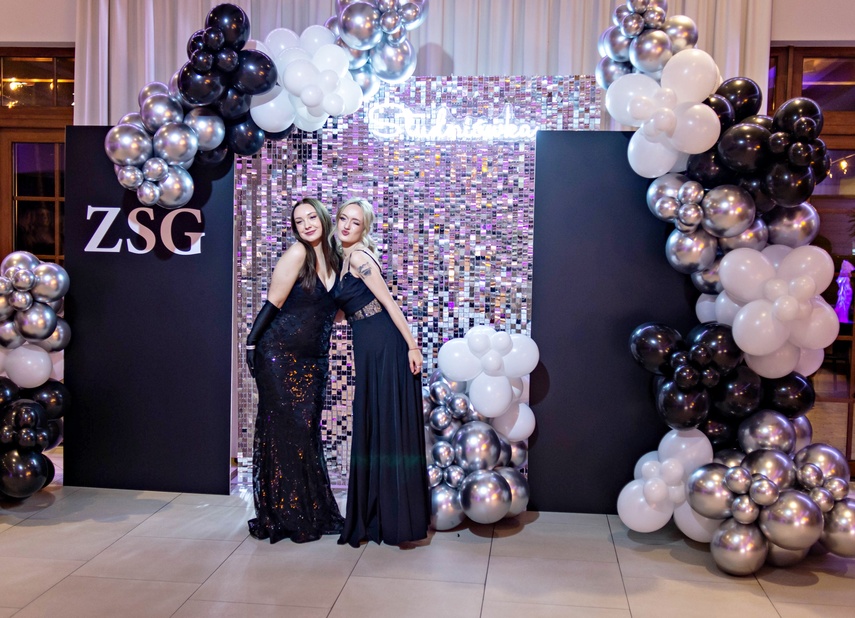 Zaczynamy studniówki! Tak bawili się uczniowie Zespołu Szkół Gosporadczych zdjęcie nr 341349