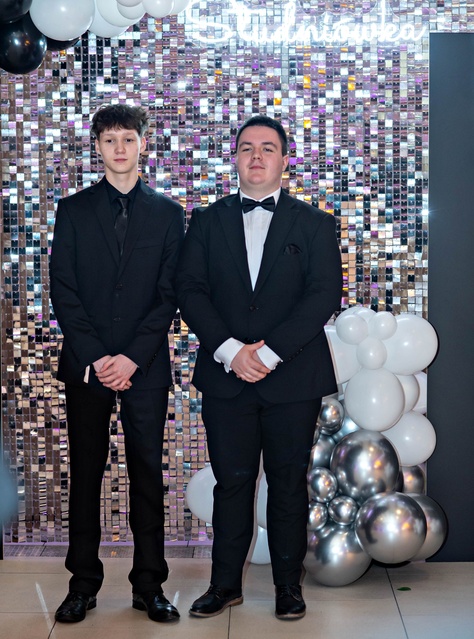 Zaczynamy studniówki! Tak bawili się uczniowie Zespołu Szkół Gosporadczych zdjęcie nr 341364