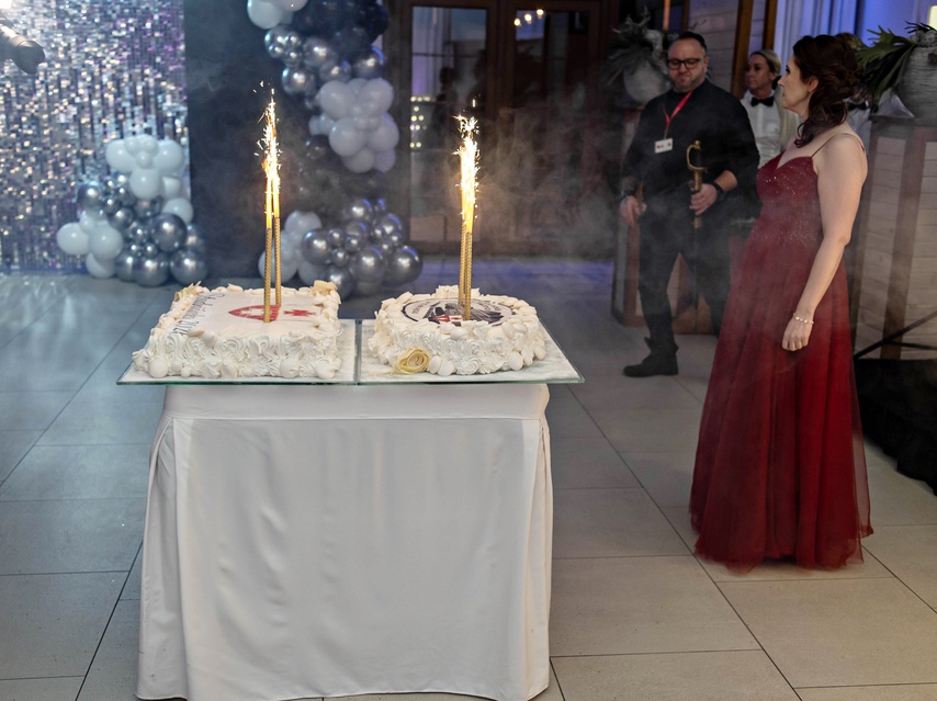 Zaczynamy studniówki! Tak bawili się uczniowie Zespołu Szkół Gosporadczych zdjęcie nr 341448