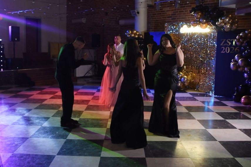 "Studniówka niepowtarzalna jak każdy z was" zdjęcie nr 341517