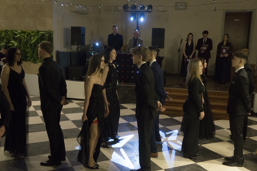 "Studniówka niepowtarzalna jak każdy z was" zdjęcie nr 341548