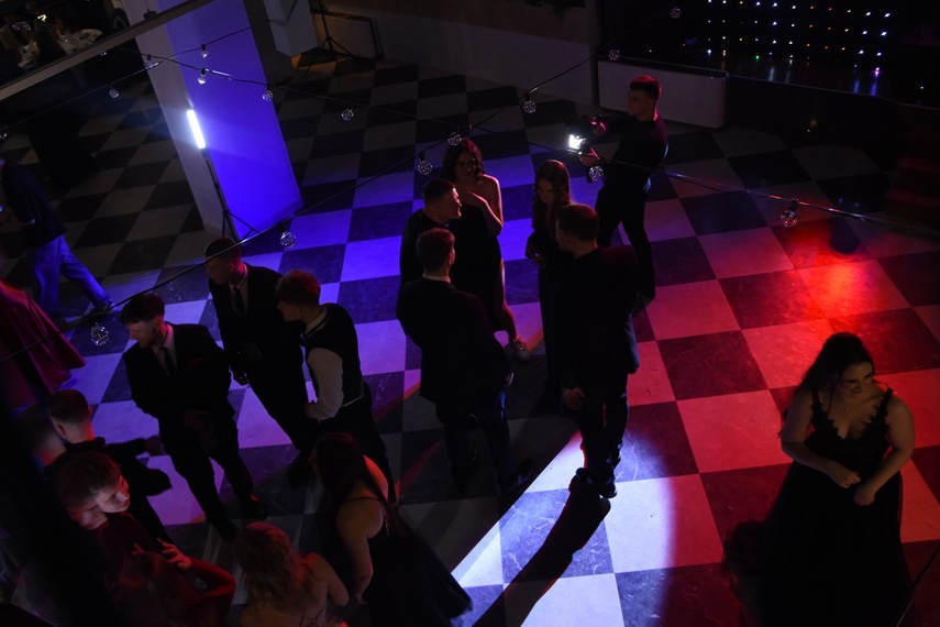 "Studniówka niepowtarzalna jak każdy z was" zdjęcie nr 341526