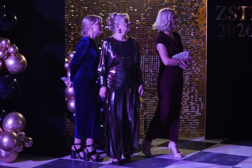 "Studniówka niepowtarzalna jak każdy z was" zdjęcie nr 341528