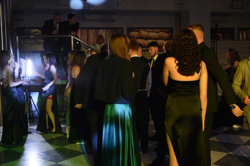 "Studniówka niepowtarzalna jak każdy z was" zdjęcie nr 341525