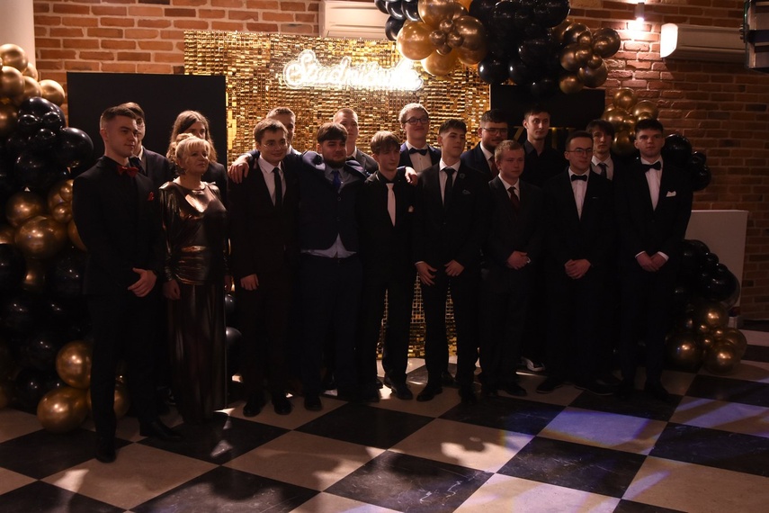 "Studniówka niepowtarzalna jak każdy z was" zdjęcie nr 341473