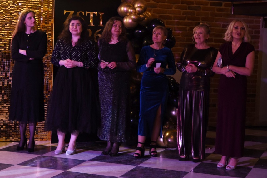 "Studniówka niepowtarzalna jak każdy z was" zdjęcie nr 341531