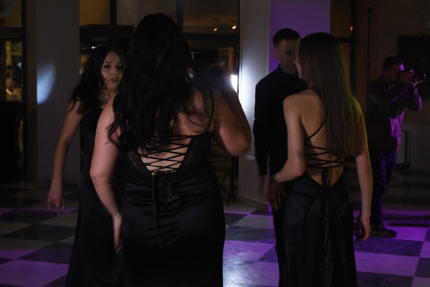 "Studniówka niepowtarzalna jak każdy z was" zdjęcie nr 341516