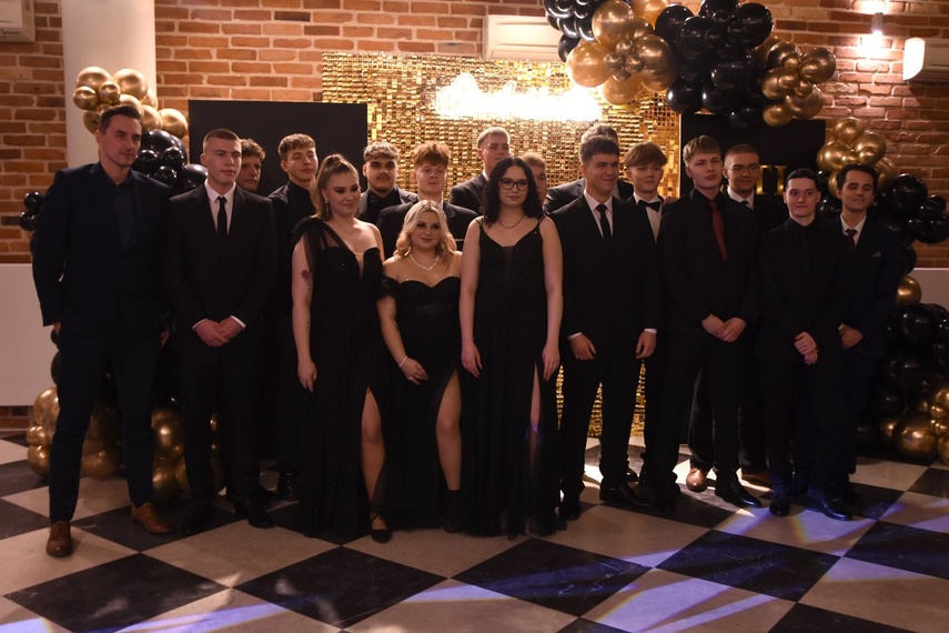 "Studniówka niepowtarzalna jak każdy z was" zdjęcie nr 341474