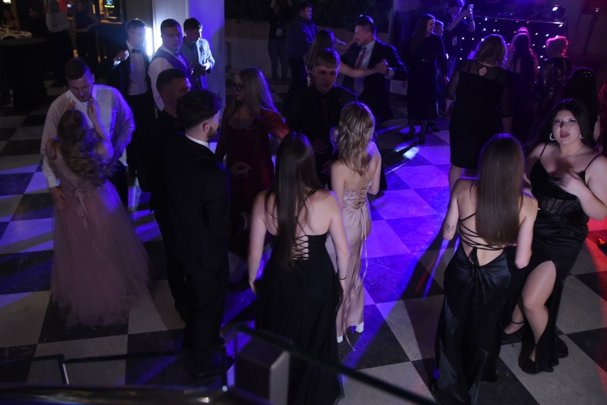 "Studniówka niepowtarzalna jak każdy z was" zdjęcie nr 341510