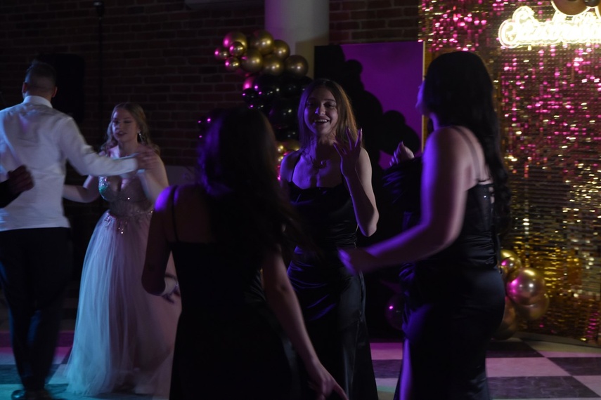 "Studniówka niepowtarzalna jak każdy z was" zdjęcie nr 341518