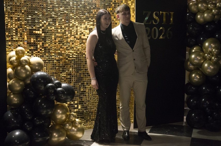 "Studniówka niepowtarzalna jak każdy z was" zdjęcie nr 341550