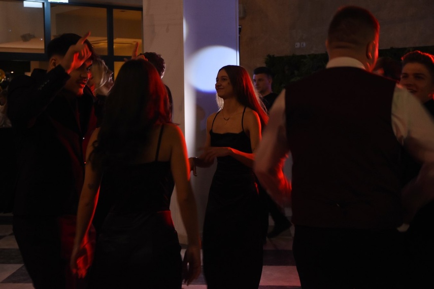 "Studniówka niepowtarzalna jak każdy z was" zdjęcie nr 341505