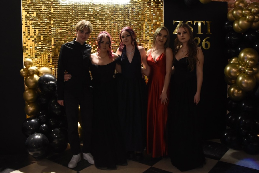 "Studniówka niepowtarzalna jak każdy z was" zdjęcie nr 341467