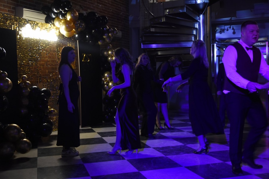 "Studniówka niepowtarzalna jak każdy z was" zdjęcie nr 341496