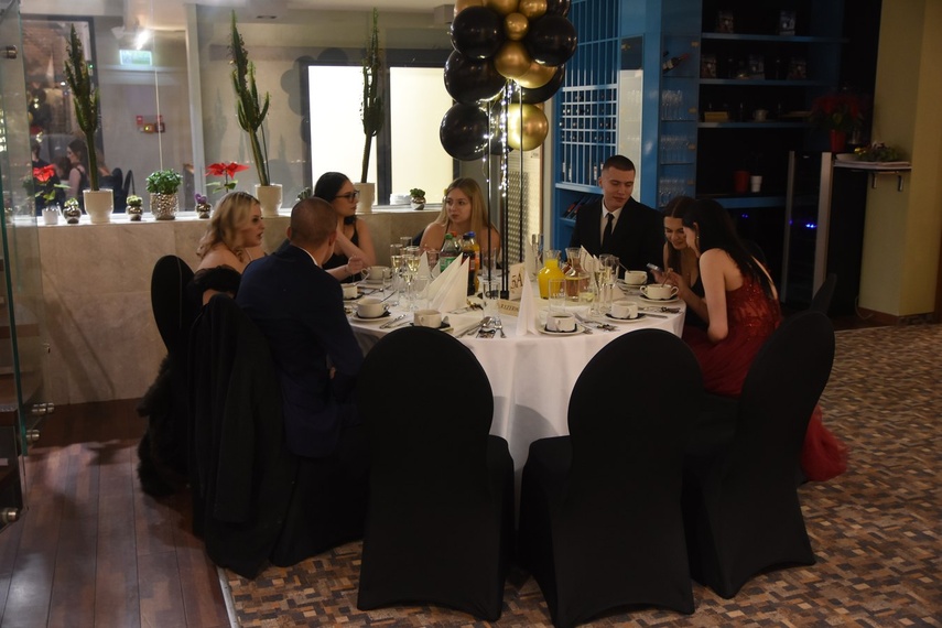 "Studniówka niepowtarzalna jak każdy z was" zdjęcie nr 341460