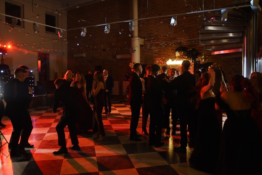 "Studniówka niepowtarzalna jak każdy z was" zdjęcie nr 341522