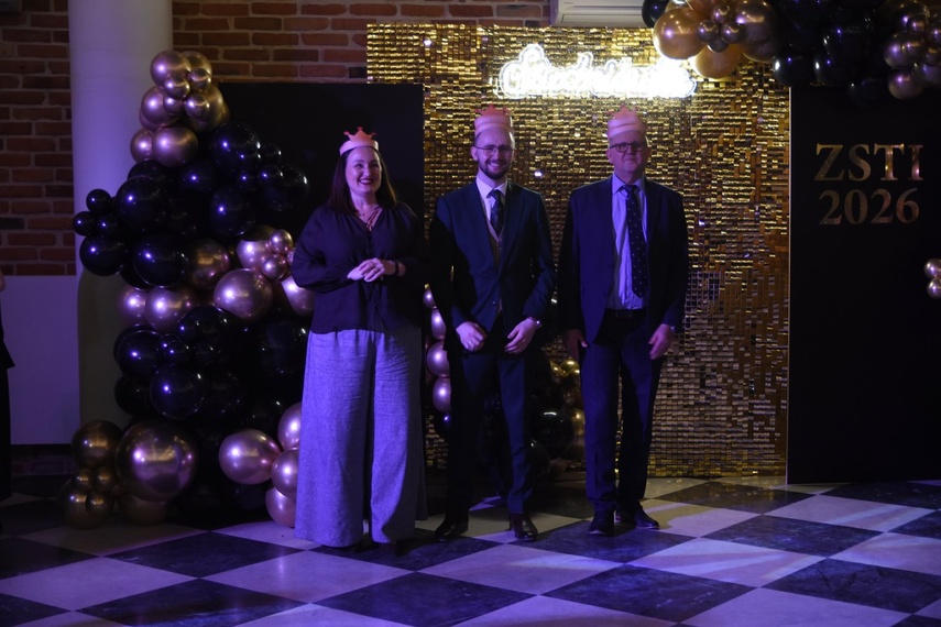 "Studniówka niepowtarzalna jak każdy z was" zdjęcie nr 341540