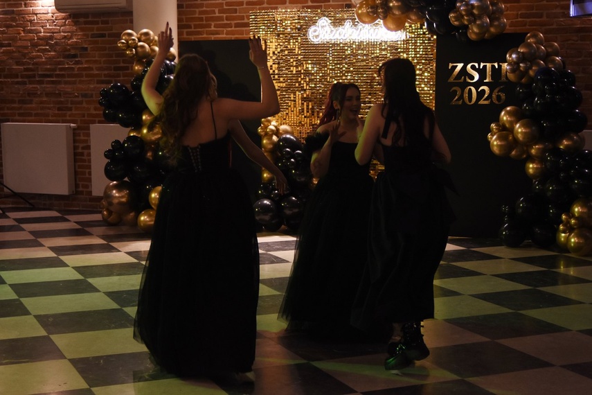 "Studniówka niepowtarzalna jak każdy z was" zdjęcie nr 341493