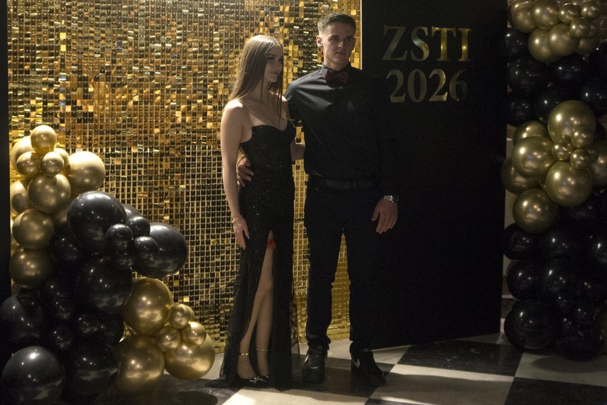 "Studniówka niepowtarzalna jak każdy z was" zdjęcie nr 341549