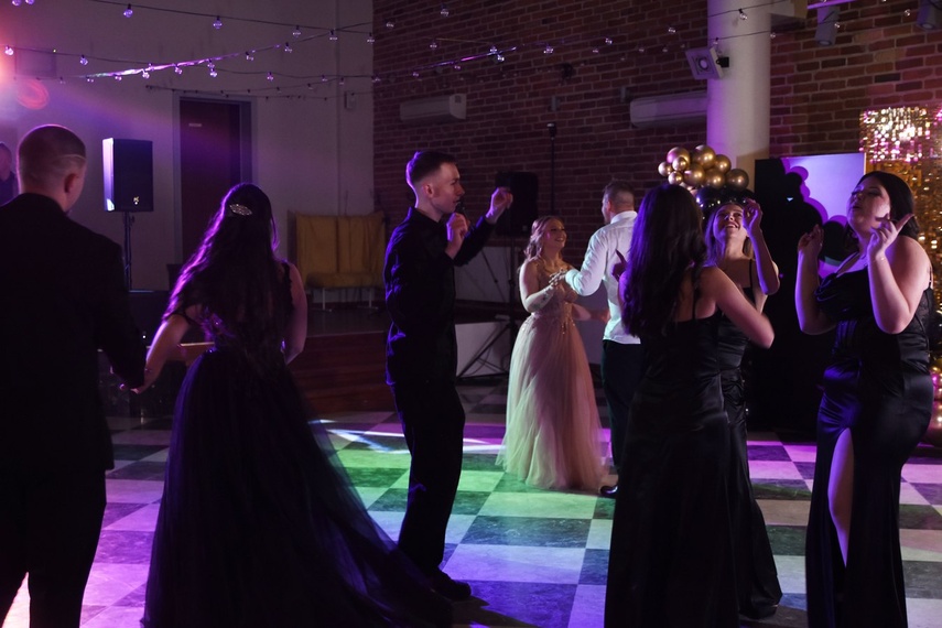 "Studniówka niepowtarzalna jak każdy z was" zdjęcie nr 341519