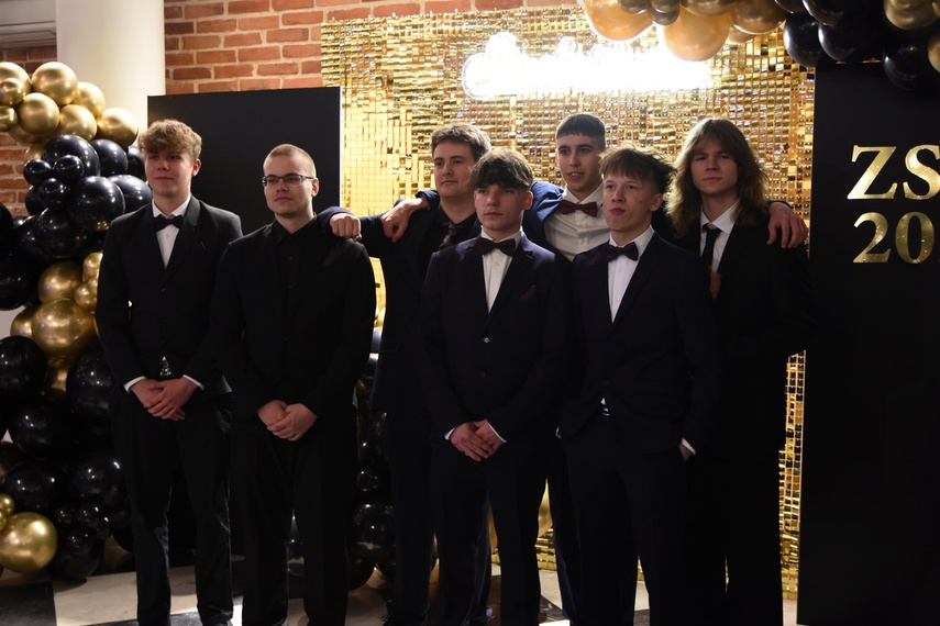 "Studniówka niepowtarzalna jak każdy z was" zdjęcie nr 341469